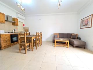 Central & Bright Apartment Free Wi-Fi - St Paul's Bay - 9