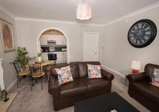 Seabirds - Cosy Ground Floor Apartment with Parking Space - Scarborough - 0