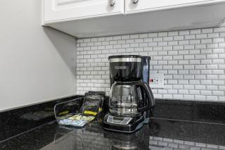 Enchanting 1BR Apartment in Hyde Park - Windermere 401 - Chicago - 3
