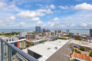 18th Floor Seaview Executive Style King Bed with Pool and Gym - 4