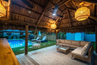 Bali Inspired home with Heated Pool, Sauna and Hot Tub! Close to Beach and Atlantic Ave - Delray Beach - 1