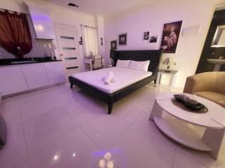 Kandi studio, 6th floor, outdoor seating (smoking) area! - Angeles - 0