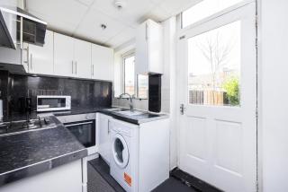 Heads on Bed - Dagenham 3Bedrooms House walk to Station with Parking - Dagenham - 8