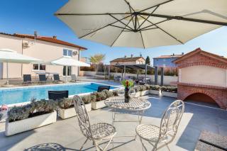 Brand new 6 bedroom villa, only 1500m from the beach - Valbandon - 3