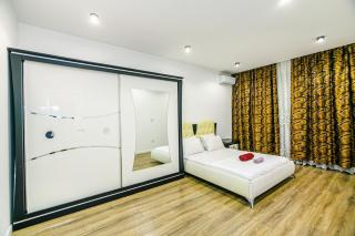 Family White House - Baku - 0