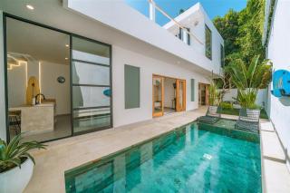 Modern 4BR Villa Ris Ya with pool near Canggu - Canggu - 0