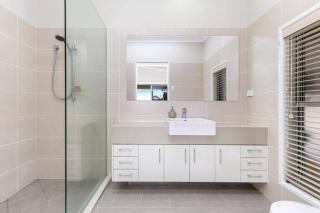 AVALON 5 STAR LUX 4 Bedroom home Kingfisher Bay Fraser Island 8 GUEST - Kingfisher Bay - 5