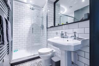 Luxury Oversized Apartment with Signature Bathroom - Leeds - 9