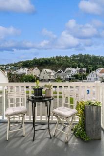 Stylish & Bright Penthouse - Office - 5 Star Location! - 5