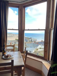 THE STONES a beautifully presented PRIVATE APARTMENT with far reaching VIEWS Over ST IVES HARBOUR and BAY and FREE ONSITE PARKING for LARGER GROUPS book along with our Connecting TWO SISTER APARTMENTS - St Ives - 0