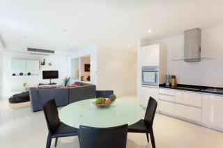 Sunset Plaza by RESAVA - 5