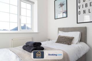 Large Modern 6 Bedroom House By Movida Property Group Short Lets & Serviced Accommodation With Games Room - Alwoodley, Leeds - 8