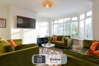 Large Modern 6 Bedroom House By Movida Property Group Short Lets & Serviced Accommodation With Games Room - Alwoodley, Leeds - 7