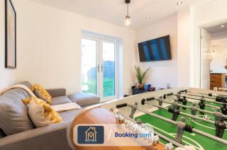 Large Modern 6 Bedroom House By Movida Property Group Short Lets & Serviced Accommodation With Games Room - 3