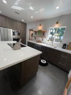 Artsy Oasis: Design District Gem - Miami - 6