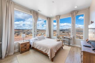 Page Arizona border town- Grand Serenity room with Mesa Views - Big Water - 0