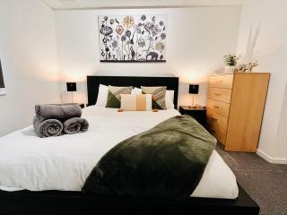 Bright & Spacious Flat - Perfect for Exploring London , Slough & Windsor! - Slough - 8