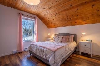 Lake front in the woods Newly furnished - 2