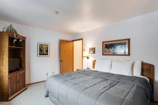 Dells Getaway At Tamarack & Mirror Lake Resort - 5