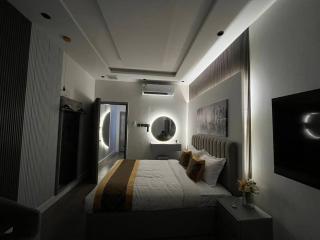 Boulevard Studio Private and Self Entry - 9