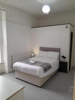 Ensuite room Sketty R8 - 5