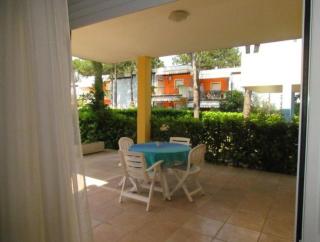 Homely apartment with private garden - 9