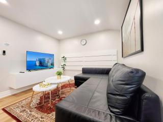 The Serene Haven Modern 2 Queen Bed Full Apartment - St. Catharines - 0