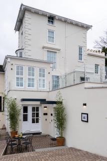 Commandery Vaults - Luxury Apartment in City Centre with SKY TV - 9