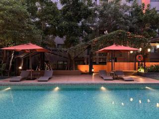 Cozy,convenient,shopping area - 6