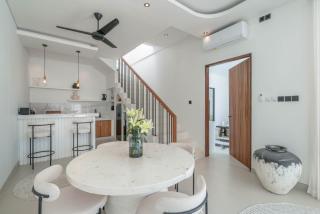Villa Golden Canggu - Modern Chic 2BR Villa Near Finns Recreation Club - 7