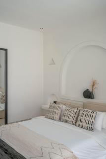 Villa Golden Canggu - Modern Chic 2BR Villa Near Finns Recreation Club - Canggu - 5