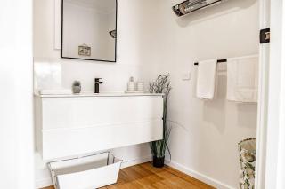 Georges Bay Bungalow - Home - St Helens - 4