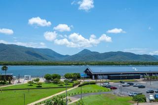 An Adorable Apartment on Abbott - Stunning Views - 3