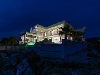 Luxury villa with pool, wellness and sea view - 6