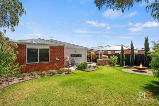 Stylish Indoor Outdoor Sleeps 8 - 0