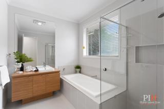 Holiday in Style Sleeps 10 - Cowes - 9