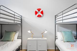 Holiday in Style Sleeps 10 - Cowes - 2