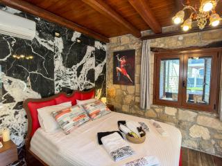 Heated Private Ozone Salt Pool, Jacuzzi, Cinema Inside & Outside, Ping Pong, Billiard, Ps5, Playground, Giant Chess, Giant Monopoly, Table Football, 3x Surround Sound - Villa Rokka Luxe - Kissamos - 5
