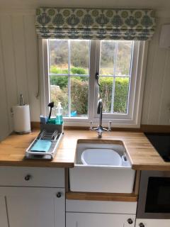Green Valley, Cotswold stay with hamper - 8