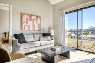 N Hollywood 2BR w Gym Pool nr TJ shops LAX-633 - Los Angeles - 0