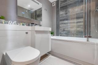 Modern Two Bedrooms Flat in Kingston KT2, London - 5