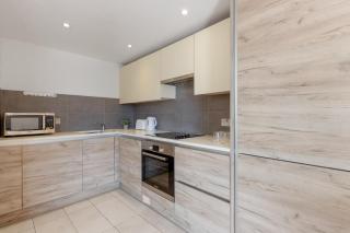 Modern Two Bedrooms Flat in Kingston KT2, London - Kingston upon Thames - 2