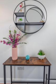 Modern family home w/Wi-Fi, Netflix, self check-in - 1