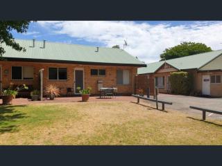 Cute self-contained apartment - Albany - 5
