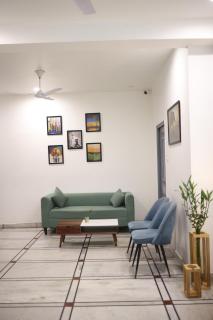 Gallivanto Inn - Rohini - 5