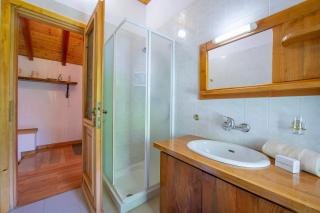 Nature s embrace chalet - Happy Rentals - 3