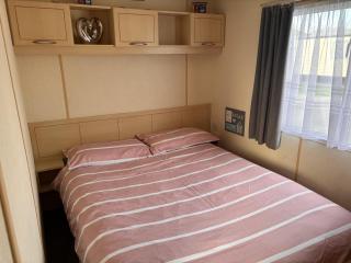 Caravan Sleeps 4 with Free Parking - 5