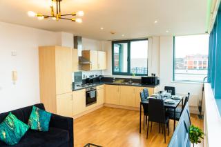 The Regency Suite - Modern 2-Bed 1-Bath Apartment - 3