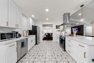 Spacious 6 Bed House near Airport, Pet-Friendly, Close to AFB - San Antonio - 8