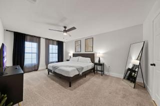 Spacious 6 Bed House near Airport, Pet-Friendly, Close to AFB - San Antonio - 0
